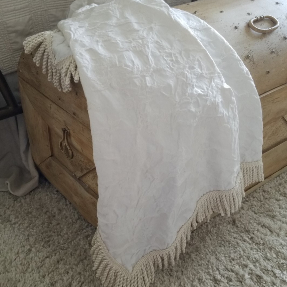 Table topper